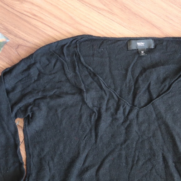 Slouchy Black Mossimo V-Neck with high side slits - Picture 2 of 2